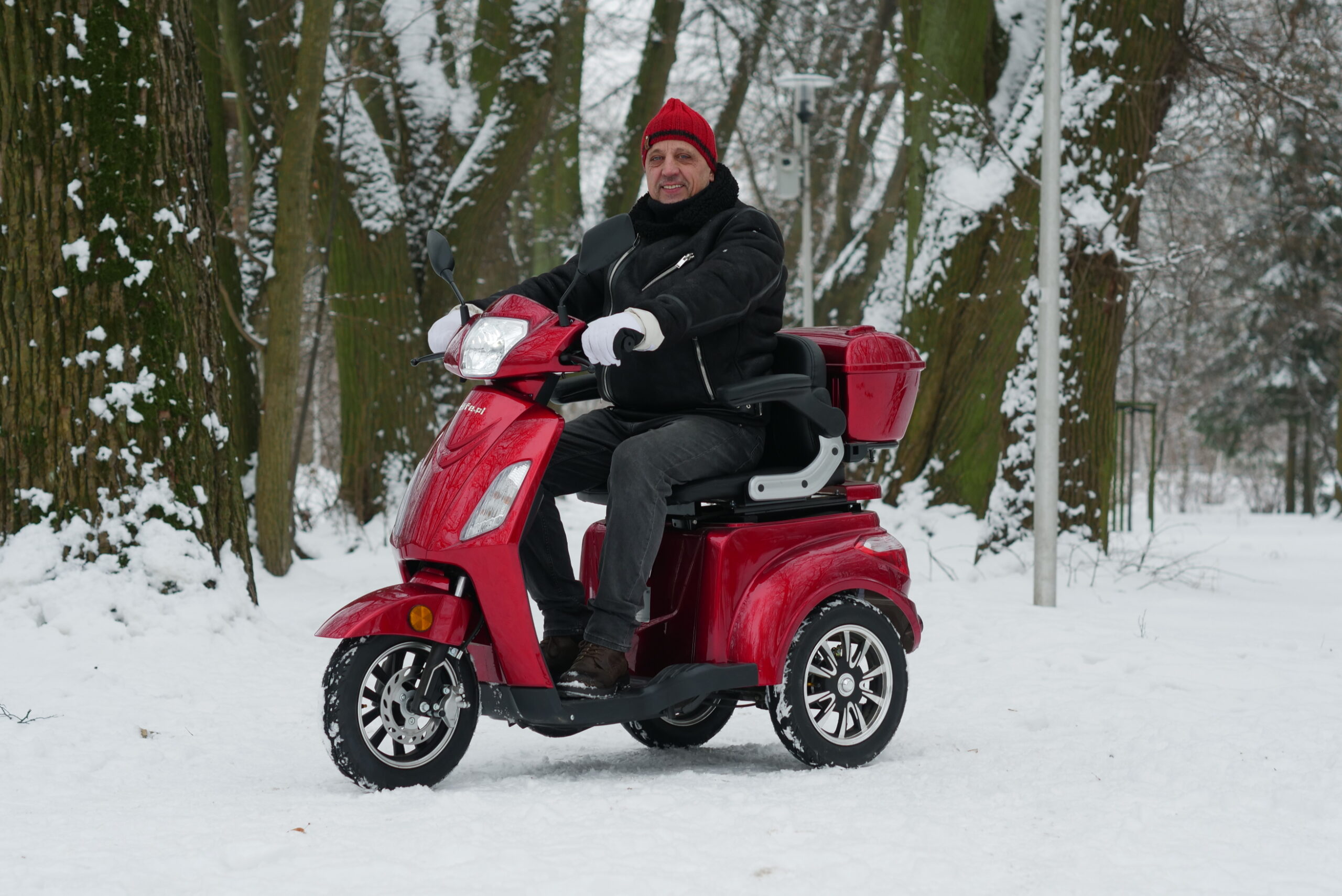 Lolland MED Three-Wheel Electric Mobility Scooter - Image 8