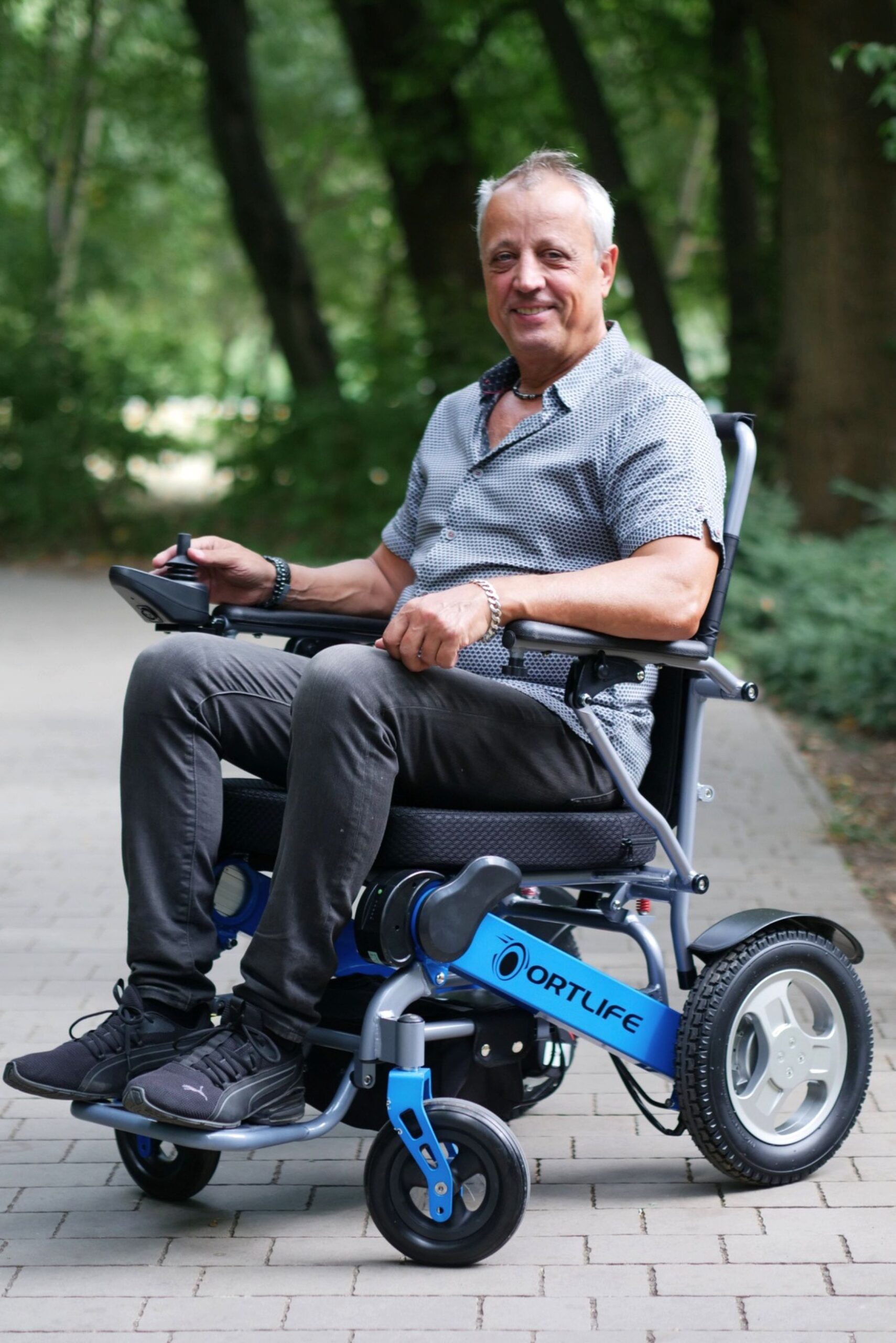 DAKOTA BC EA530X Electric Wheelchair - Image 4