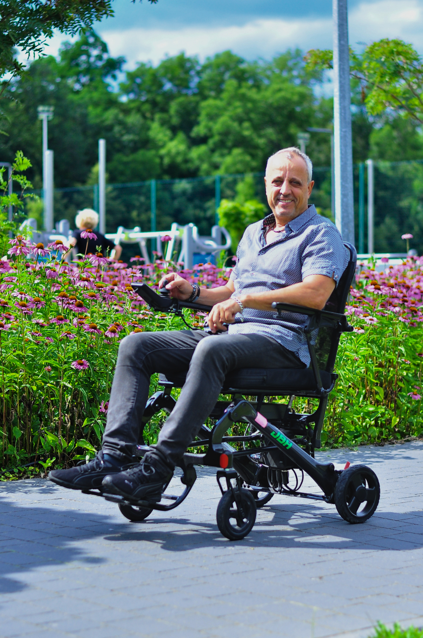 Carbon DC09L Electric Wheelchair - Image 3