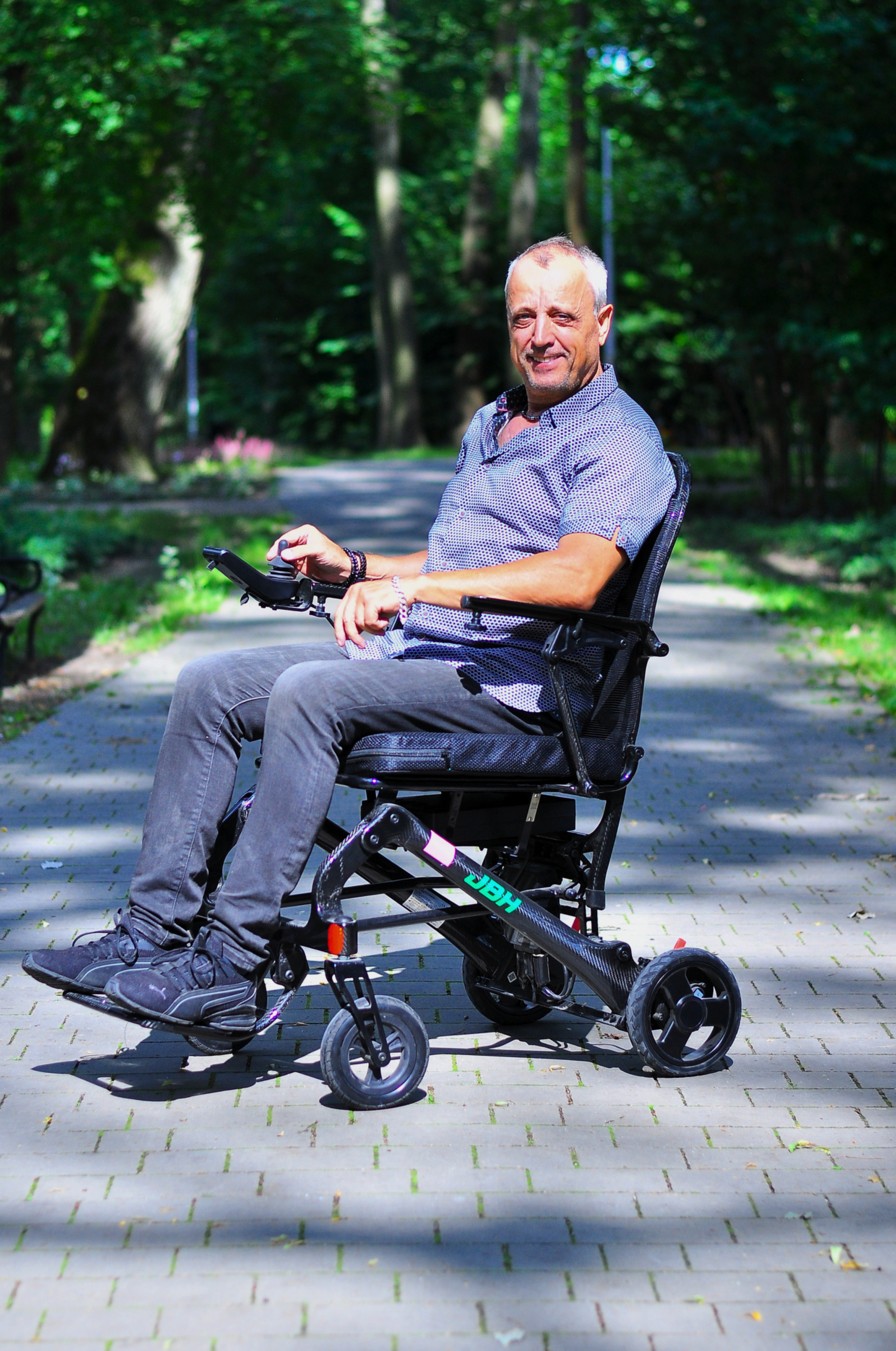 Carbon DC09L Electric Wheelchair - Image 2