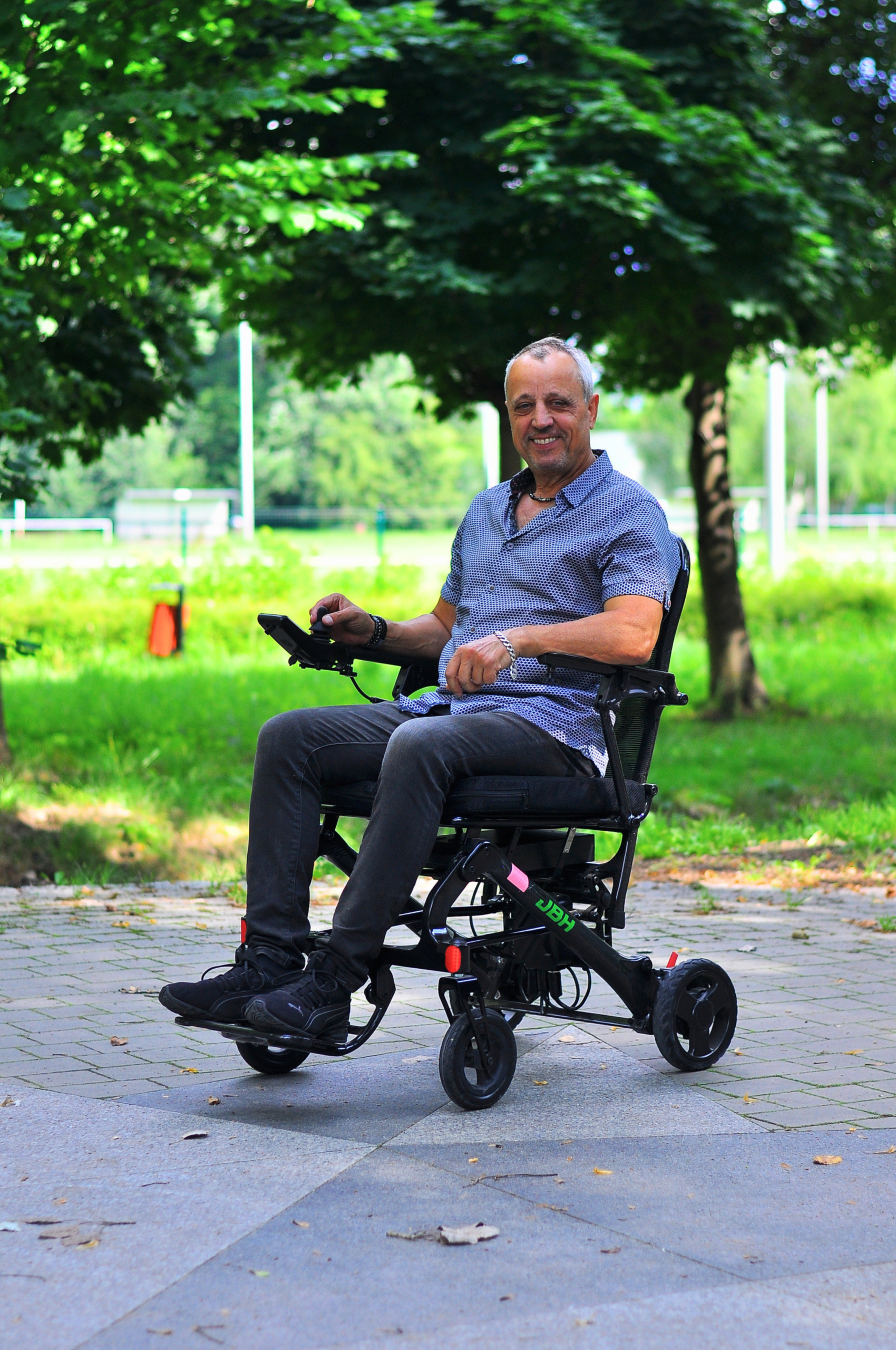 Carbon DC09L Electric Wheelchair - Image 4