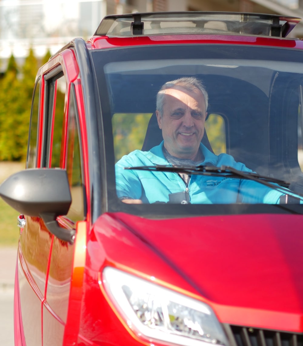 Skuter elektryczny trójkołowy zabudowany Etna PE2708 - obrazek 3