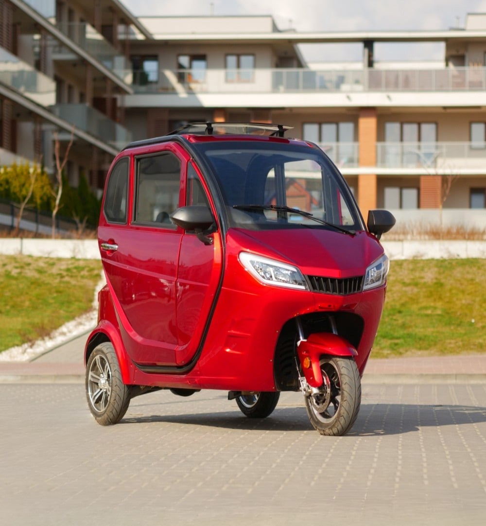 Skuter elektryczny trójkołowy zabudowany Etna PE2708