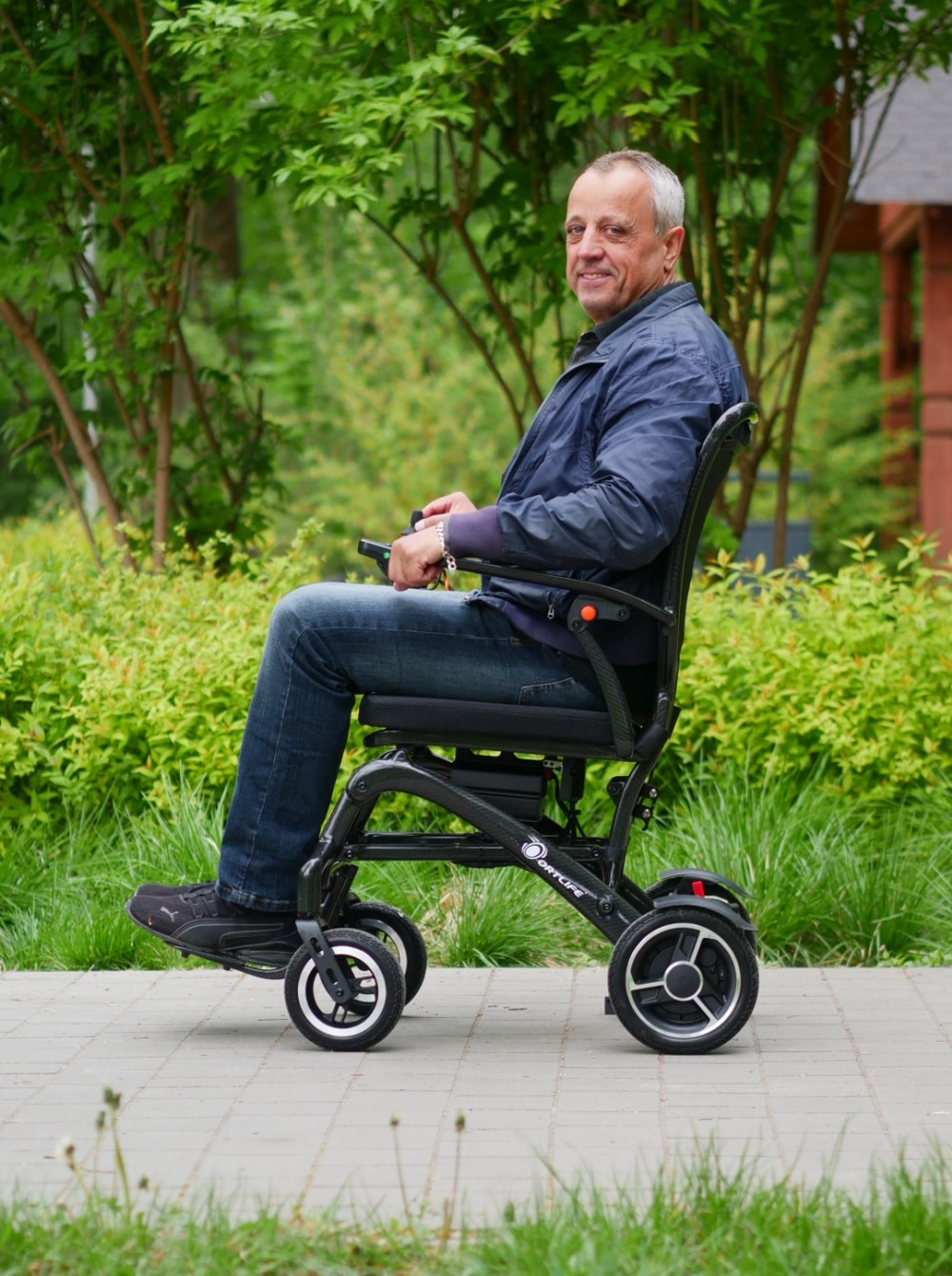 Wózek inwalidzki elektryczny Carbon YH-E8013 - obrazek 3