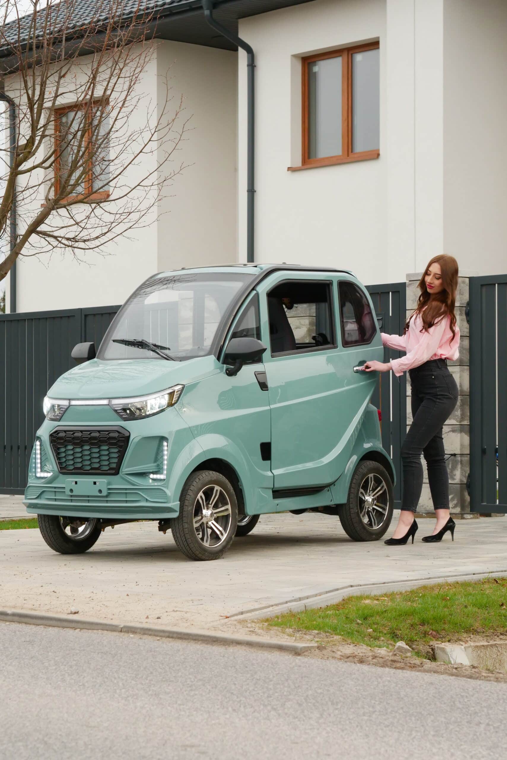 Skuter elektryczny czterokołowy zabudowany Fuji PE2772 - obrazek 4