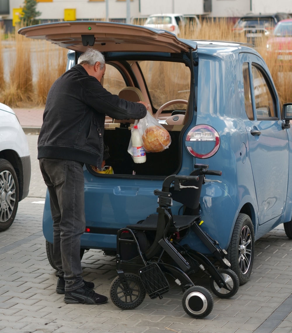 Skuter elektryczny czterokołowy zabudowany Everest PE2769 - obrazek 2
