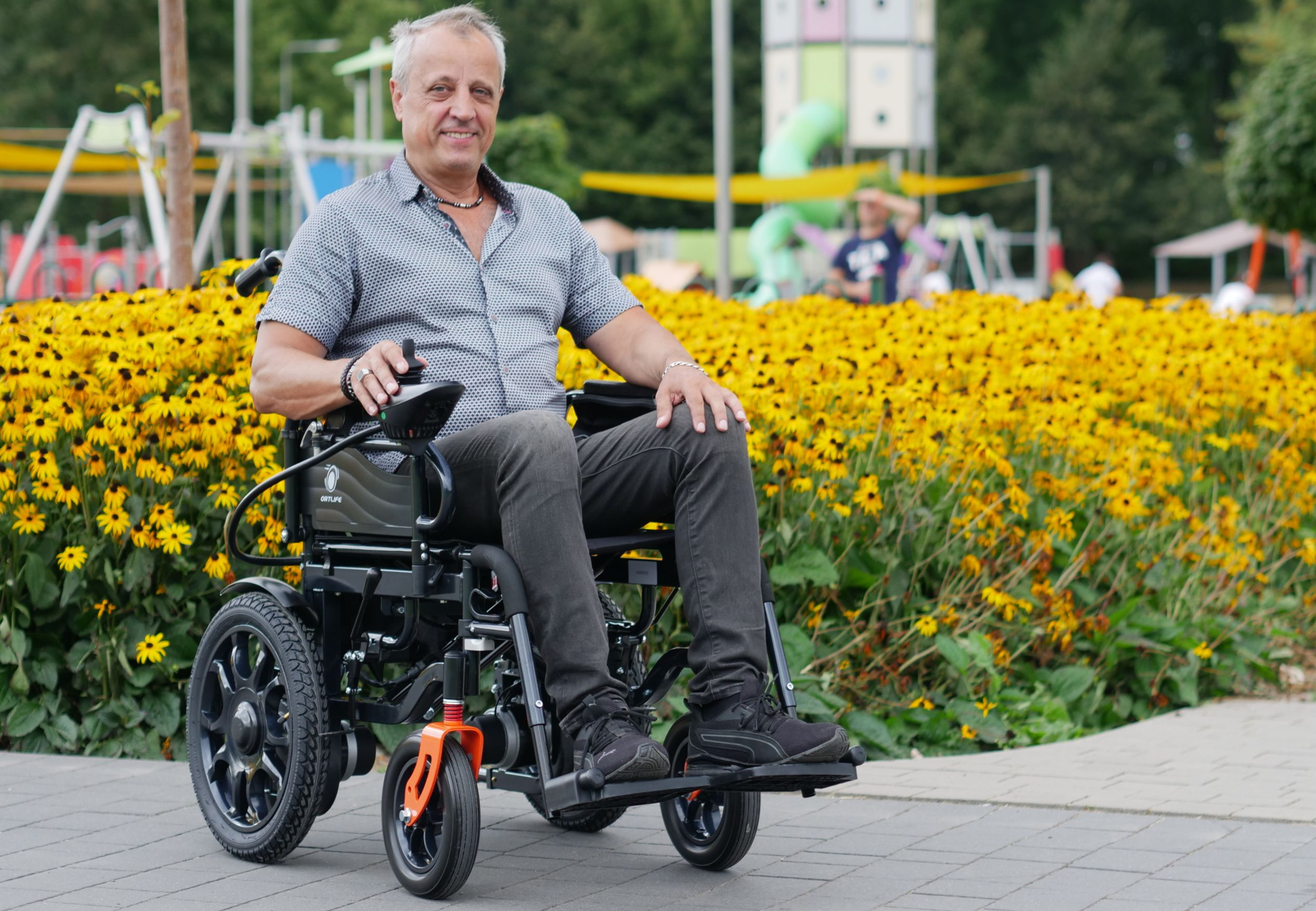 IRON Lightweight Folding Electric Wheelchair - Image 4