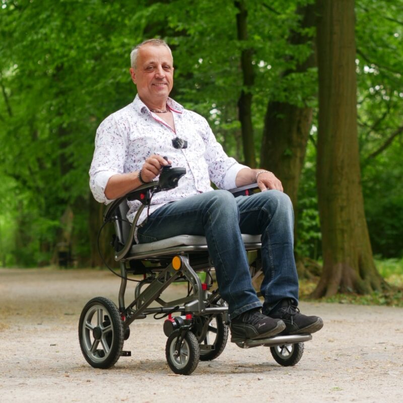 Magnesium YH-E8015 Lightweight Foldable Electric Wheelchair
