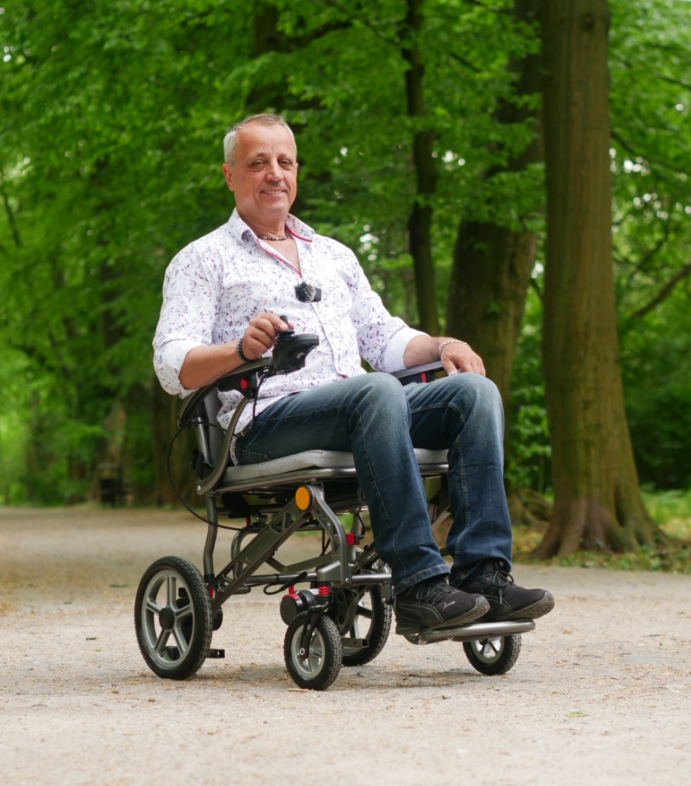 Magnesium YH-E8015 Lightweight Foldable Electric Wheelchair