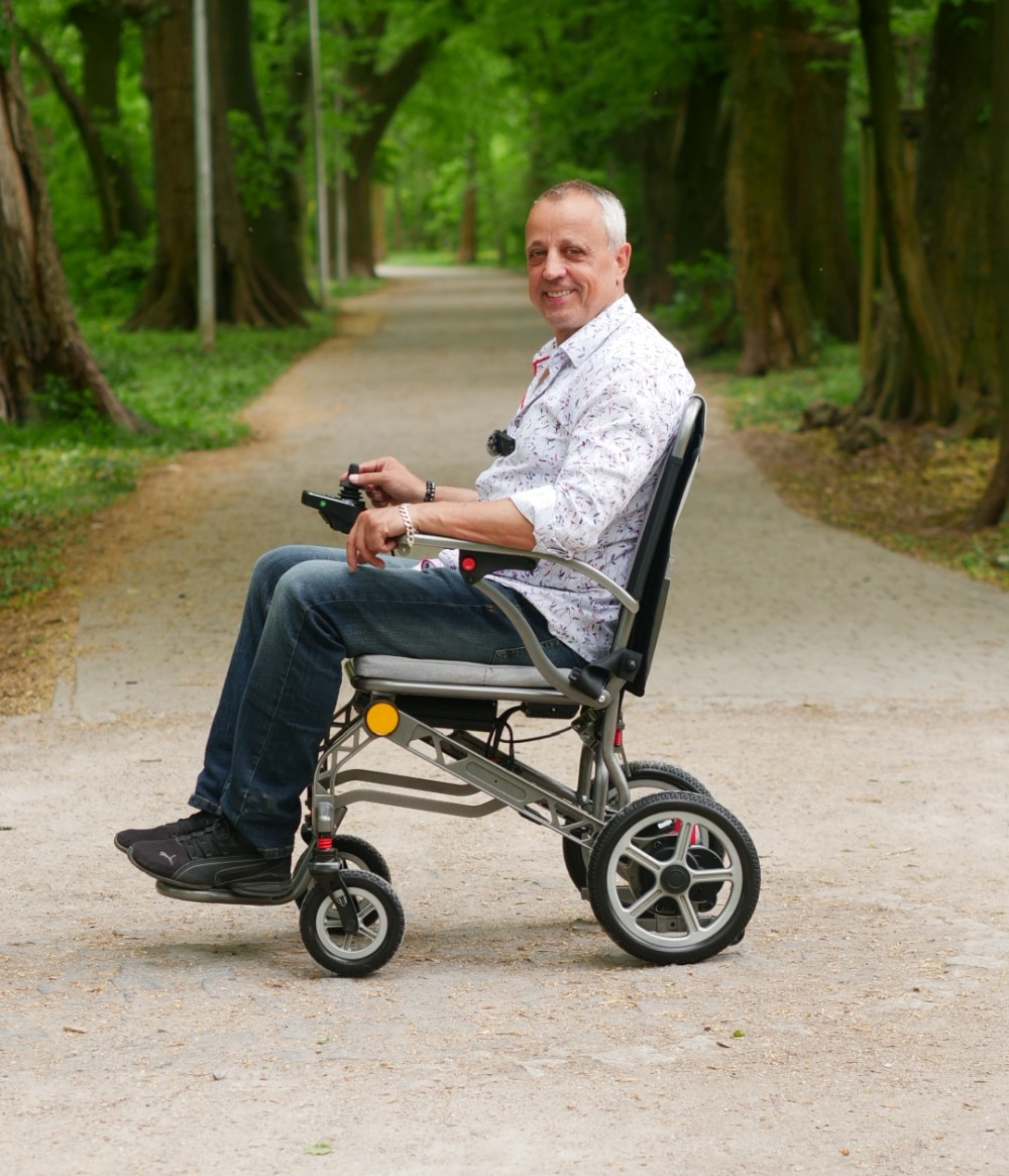 Magnesium YH-E8015 Lightweight Foldable Electric Wheelchair - Image 4